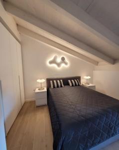 A bed or beds in a room at Casa della Regina
