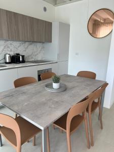A kitchen or kitchenette at Casa della Regina