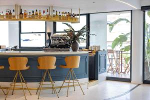 Galería fotográfica de Hotel Port Salins by Pierre & Vacances en Empuriabrava 118 fotos más