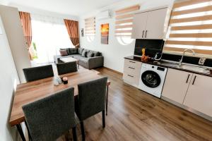 Кухня или мини-кухня в Luxuriant Houses Kyrenia
