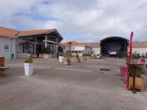 Fotografia z galérie ubytovania Location K286 Mobil-home excellence range at Les Charmettes 4 v destinácii Les Mathes + 8 fotografií
