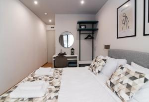 Postel nebo postele na pokoji v ubytování Olvia Suites