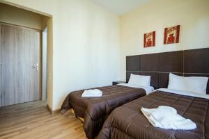 Marco Polo Hotel tesisinde bir odada yatak veya yataklar