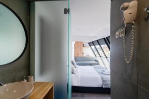 Postel nebo postele na pokoji v ubytování Olvia Suites