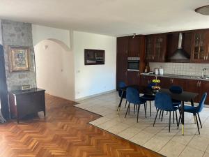 Kuchyň nebo kuchyňský kout v ubytování Villa Magia sul Mare