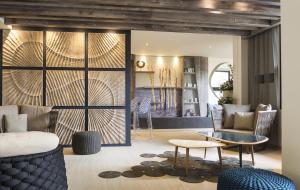 a living room with a couch and a table at Thalazur Arcachon - Hôtel & Spa in Arcachon