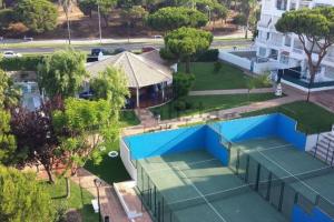 Pemandangan kolam renang di Los Pinares Apartment atau di dekatnya
