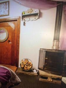 Gallery image of Cosy woodland Romantic retreat With log fires and nature in Sturry