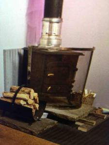 Gallery image of Cosy woodland Romantic retreat With log fires and nature in Sturry