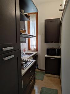 a small kitchen with a stove and a microwave at Alba Private Room in Milan