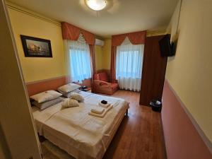 Postel nebo postele na pokoji v ubytování Abigél 2 Vendégház