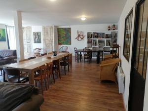 Posedenie v ubytovaní logement entier spacieux et confortable à 1 h de Paris + 24 fotografií