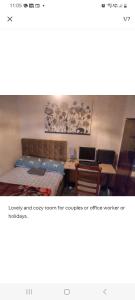 a room with a bed and a table and chairs at Cosy room in thornton heath in Thornton Heath