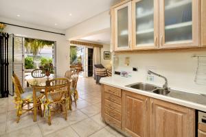 A kitchen or kitchenette at Vcv Bungalow Belda