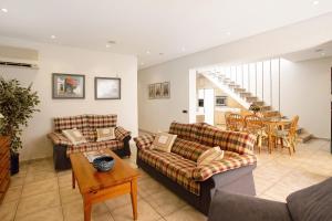 A seating area at Vcv Bungalow Belda