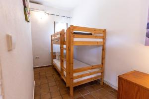Poschodová posteľ alebo postele v izbe v ubytovaní Villa Miguel