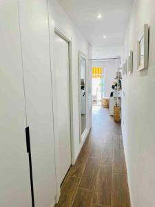 Η κουζίνα ή μικρή κουζίνα στο Apartamento al lado del Mar. Recién reformado. +30 φωτογραφίες