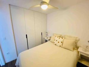 Ένα ή περισσότερα κρεβάτια σε δωμάτιο στο Apartamento al lado del Mar. Recién reformado.