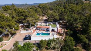 an aerial view of a house with a pool at Villa Es Cuco in Port des Torrent