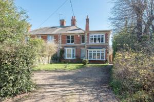 an old brick house with a driveway in front of it at Hillcrest, Aldeburgh in Aldeburgh