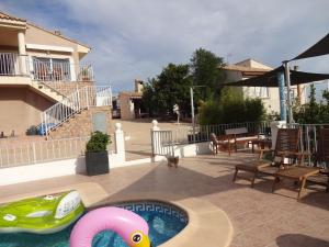 a swimming pool with a inflatable toy in a backyard at LAS PALOMAS, appartement 3 chambres avec piscine in Turís