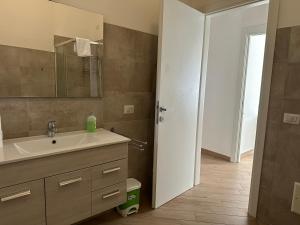 A bathroom at Appartamento via centro