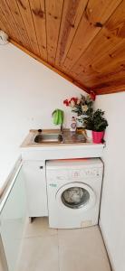 Kuchyň nebo kuchyňský kout v ubytování Tirana Central GuestHouse