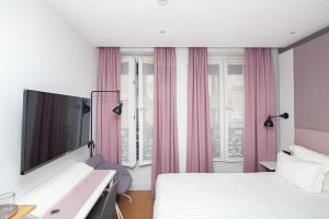 Een bed of bedden in een kamer bij Hôtel Vendome Saint-Germain