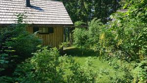 A garden outside Knödl-Alm Waldhäusl