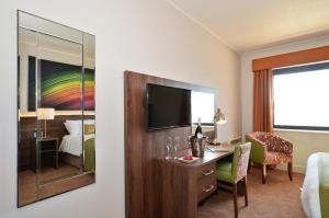 TV a/nebo společenská místnost v ubytování Nox Hotel Galway