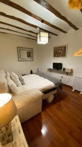 a bedroom with a large bed in a room at La Posada de Chinchilla in Chinchilla de Monte Aragón