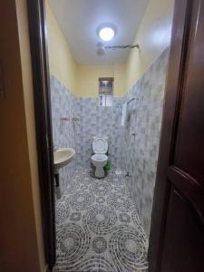 Ένα μπάνιο στο Amazon House 2 Bedroom House