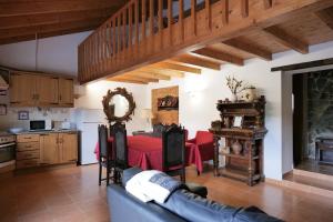 a living room with a table and a kitchen at Recanto Da Ribeira Casas De Campo in Monchique