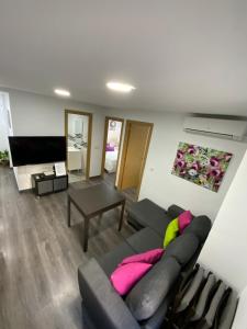 Galeriebild der Unterkunft Reyna apartamentos in Málaga + 15 Fotos