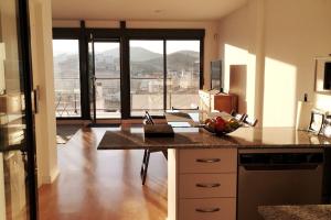 a kitchen with a table with a bowl of fruit on it at Сhalé nuevo/Vistas fantásticas in Faro de Cullera