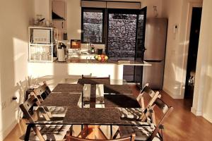 a kitchen with a table and chairs in a room at Сhalé nuevo/Vistas fantásticas in Faro de Cullera