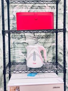 a iron shelf with a tea kettle and a red folder at 301门前仲町两分钟步行 全新宽敞公寓 两条地铁直达新宿东京上野 in Tokyo