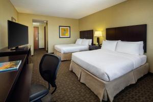 Holiday Inn Phoenix/Chandler by IHG客房内的一张或多张床位