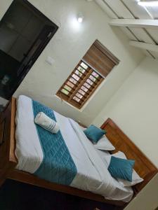 Katil atau katil-katil dalam bilik di Multiple Stories, Wayanad