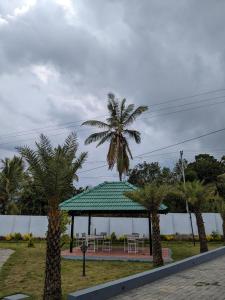 Taman di luar Multiple Stories, Wayanad