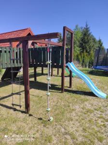 Children's play area sa Mazurek Pokoje do wynajęcia