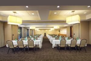 Holiday Inn Phoenix/Chandler by IHG餐厅或其他用餐的地方
