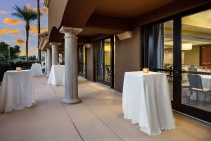 Holiday Inn Phoenix/Chandler by IHG餐厅或其他用餐的地方
