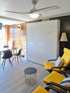 Posedenie v ubytovaní Appartement avec parking Cap d'Agde, La Falaise