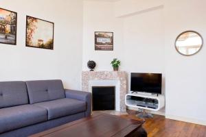 Televízia a/alebo spoločenská miestnosť v ubytovaní Appart Théâtre St Étienne Wi-Fi gratuit