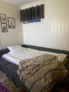 Postel nebo postele na pokoji v ubytování Apartment, 4km fra Tromsøsentrum. flyplass 1.71km.