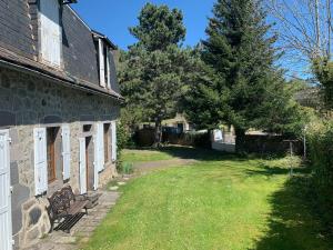Ogród w obiekcie Charmant appartement jardin/parking privé 4 personnes