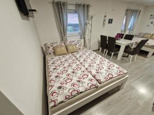 Postel nebo postele na pokoji v ubytování Guesthouse Ella