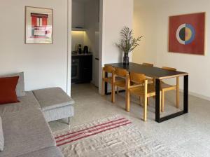 a living room with a dining room table and a couch at Apartamento en Vilanova i la Geltrú in Vilanova i la Geltrú