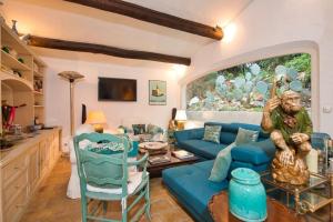 a living room with a blue couch and chairs at Villa Provençal StTropez Ramatuelle Pampelonne beach in Saint-Tropez